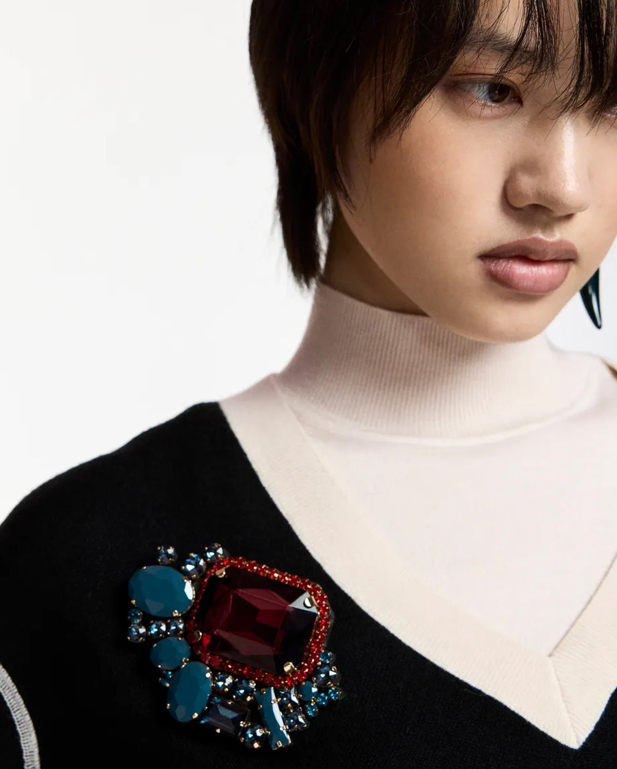 Gemstone Cluster Brooch (Dark Blue/Pink/Red)
