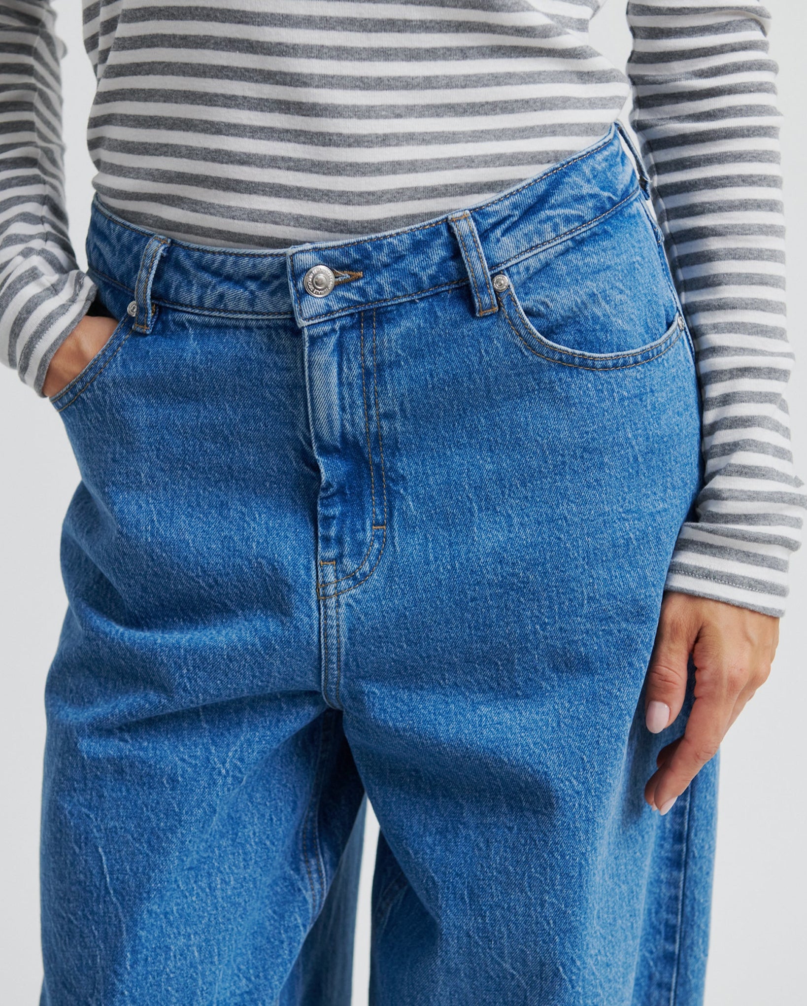 Belton Barrel Leg Jeans (Blue Denim)