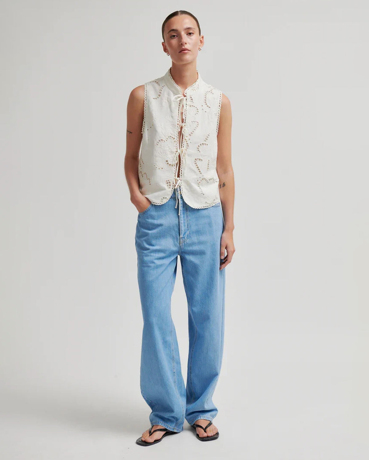 Derby Barrel Leg Jeans (Light Blue Denim)