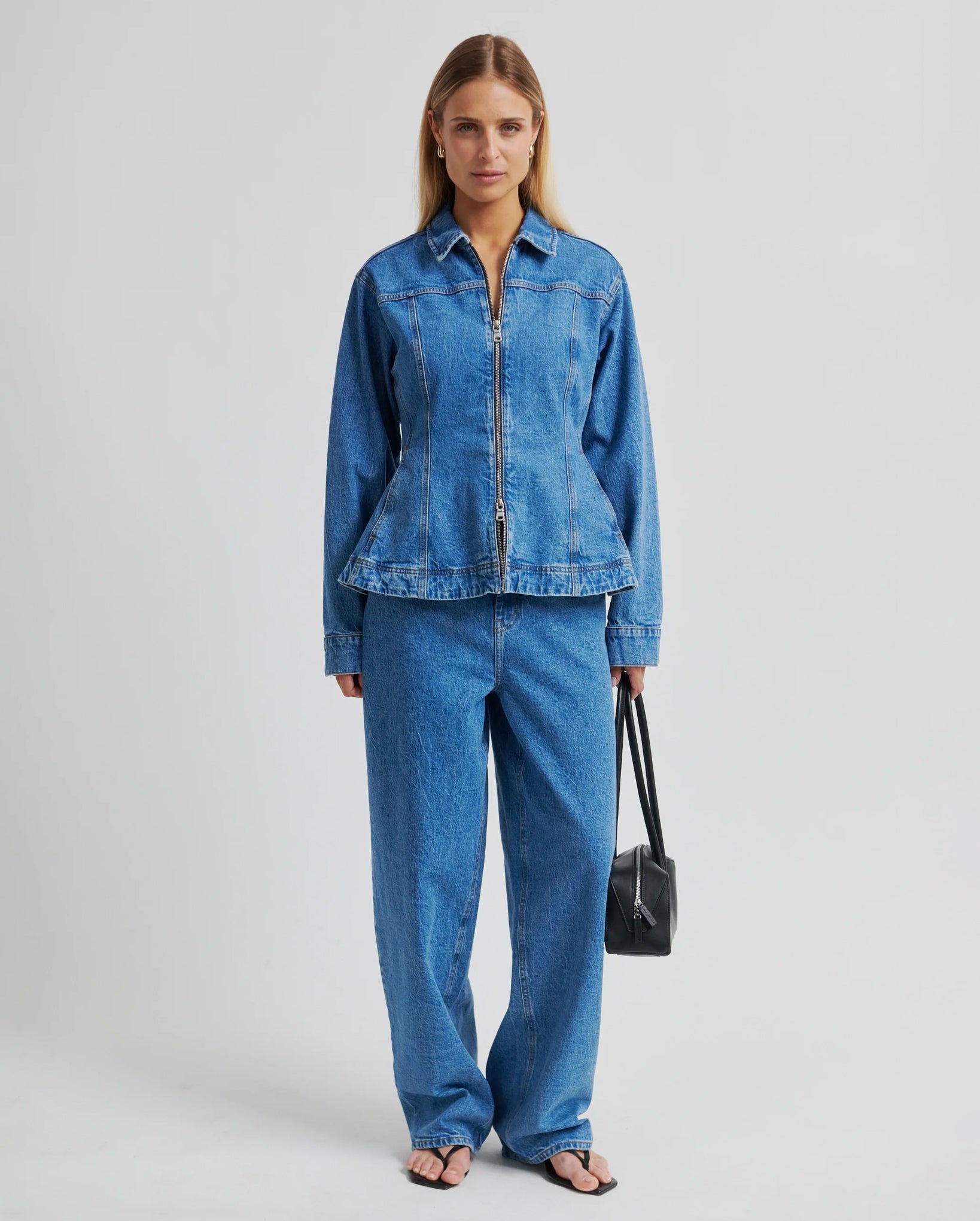 Belton Barrel Leg Jeans (Blue Denim)