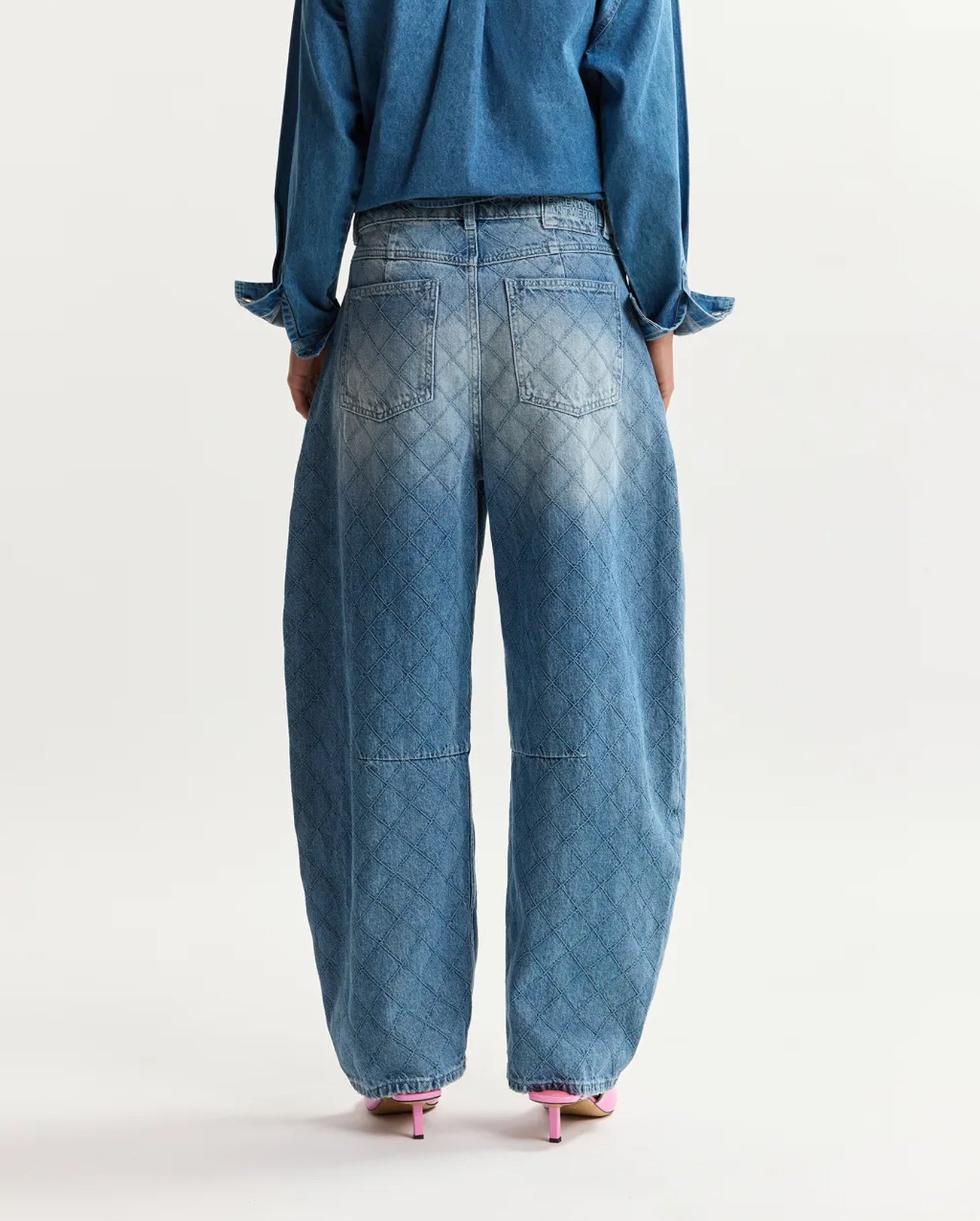Diamond-Stitched Cotton Barrel-Leg Jeans (Blue)