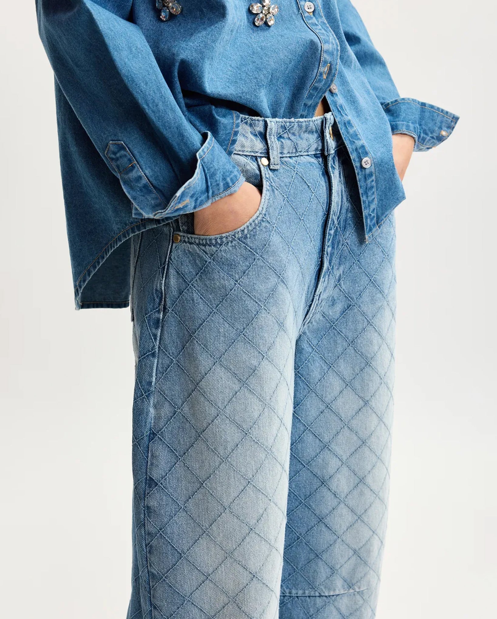 Diamond-Stitched Cotton Barrel-Leg Jeans (Blue)
