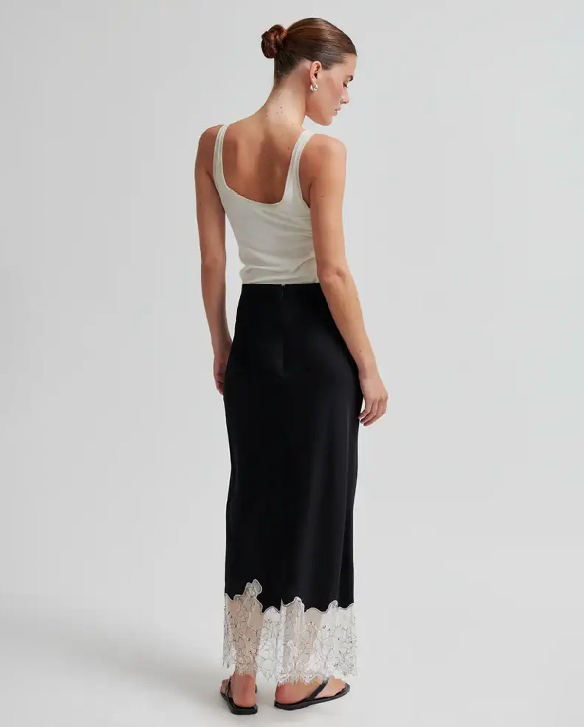 Wila Lace Midi Skirt (Black)
