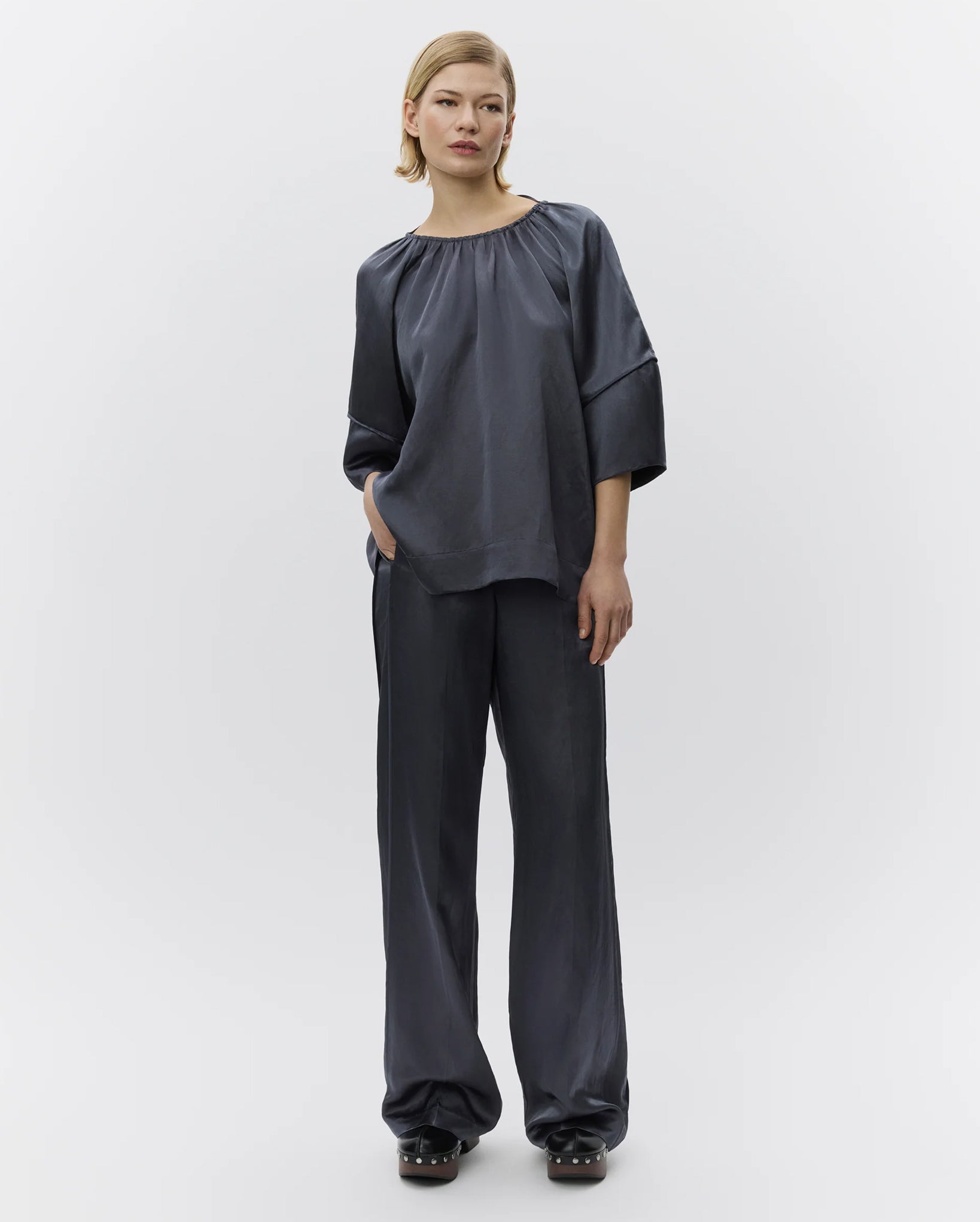 Skyler High Shine Blend Top (Ebony)