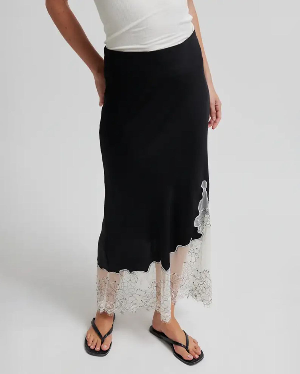 Wila Lace Midi Skirt (Black)