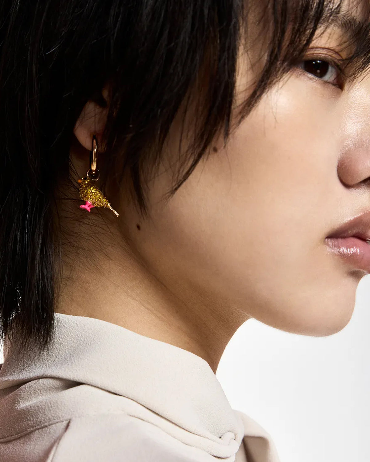 Hoop Earrings with Bird and Lipstick (Black/Gold)
