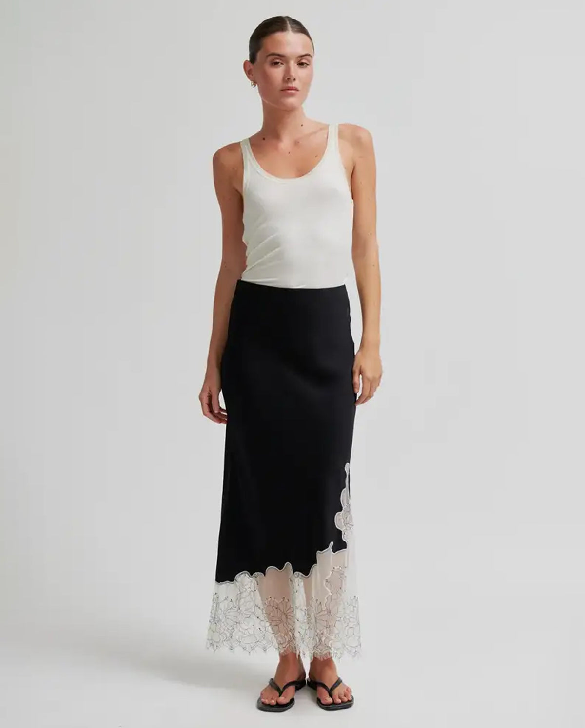 Wila Lace Midi Skirt (Black)