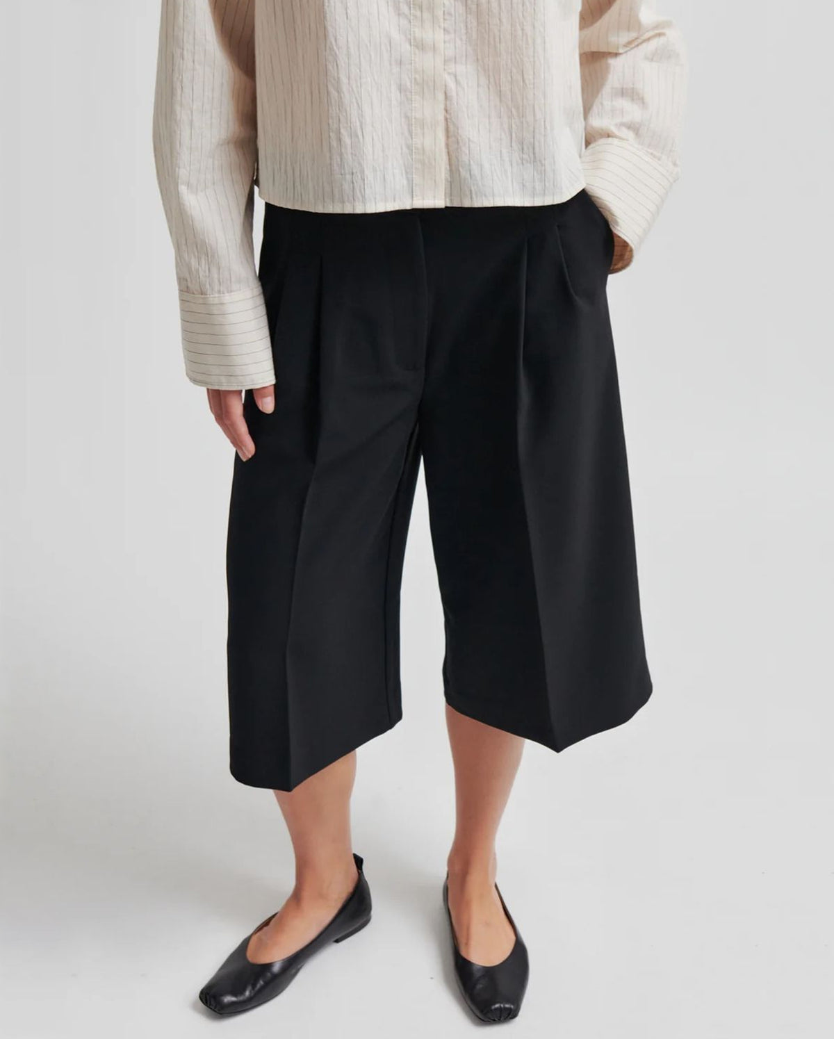 Flore Bermuda Shorts (Black)